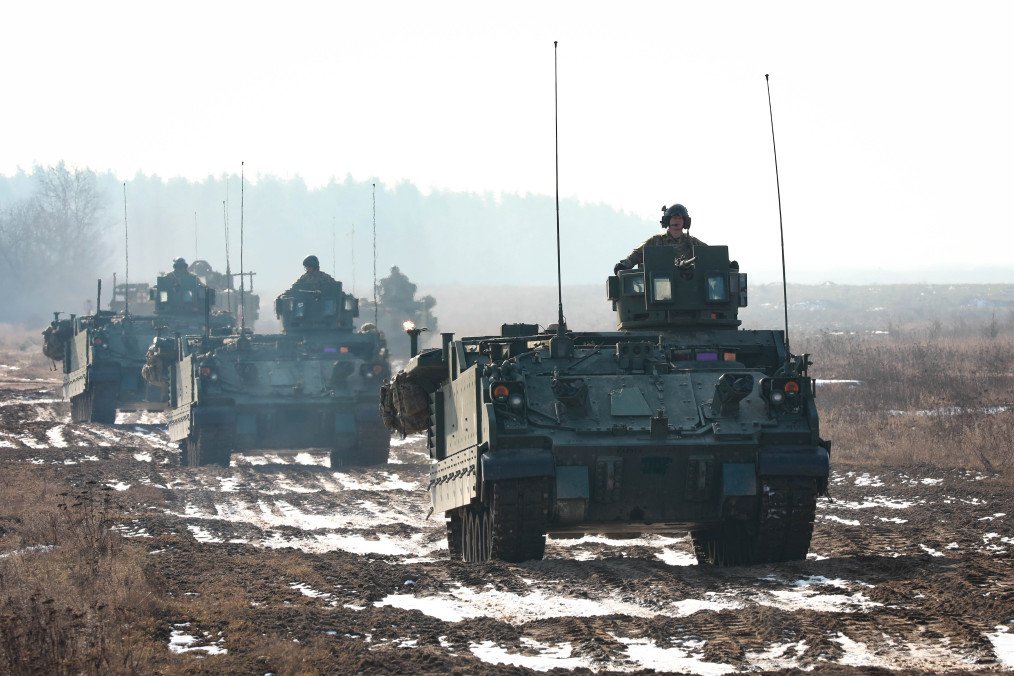 Ukraine Could Snap Up US Bradley-Based Armored Vehicles as Pentagon Cuts Production Ukraine Could Snap Up US Bradley-Based Armored Vehicles as Pentagon Cuts Production