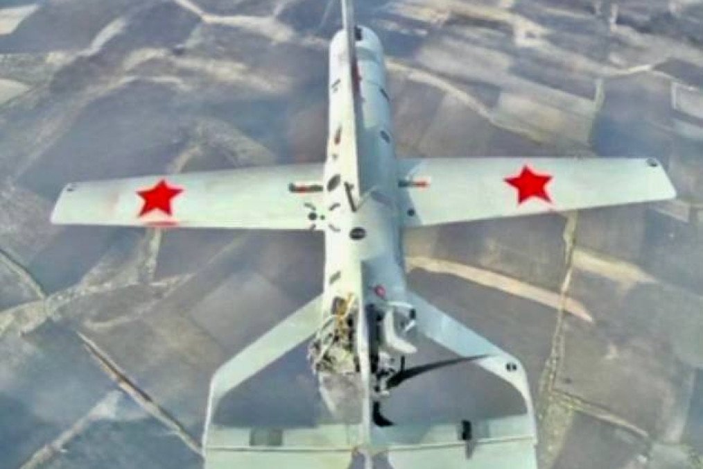 A Russian gasoline-powered drone featuring red stars on its wings, photographed in October 2026. (Source: Serhii “Flash” Beskrestnov)