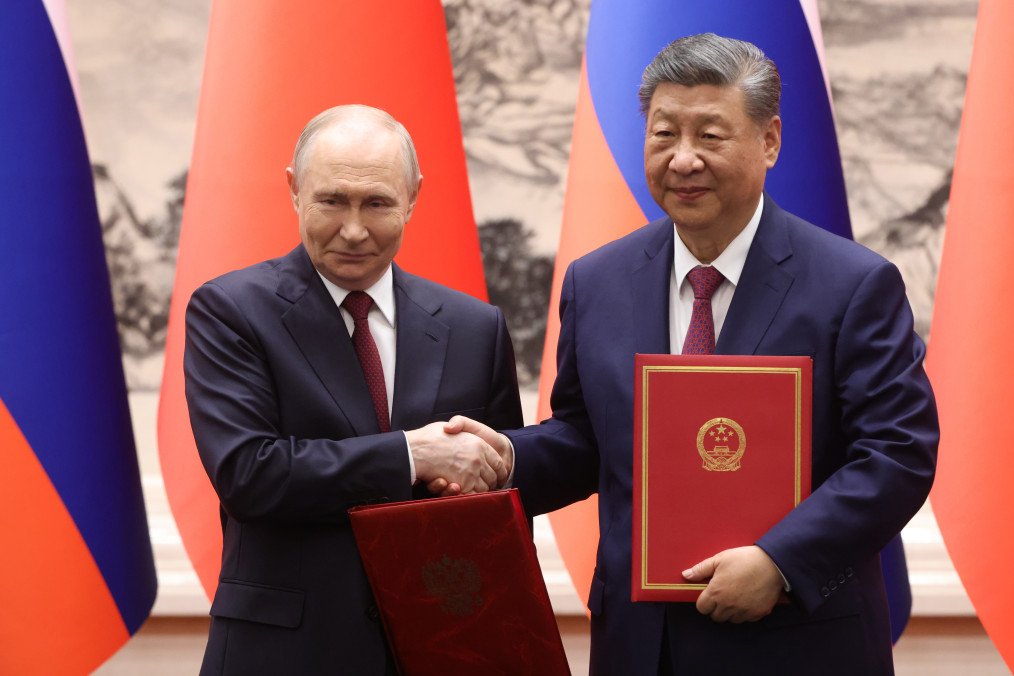 Russian leader Vladimir Putin shakes hands with Chinese President Xi Jinping during the signing ceremony on May 20, 2026 in Moscow, Russia. (Source: Getty Images)