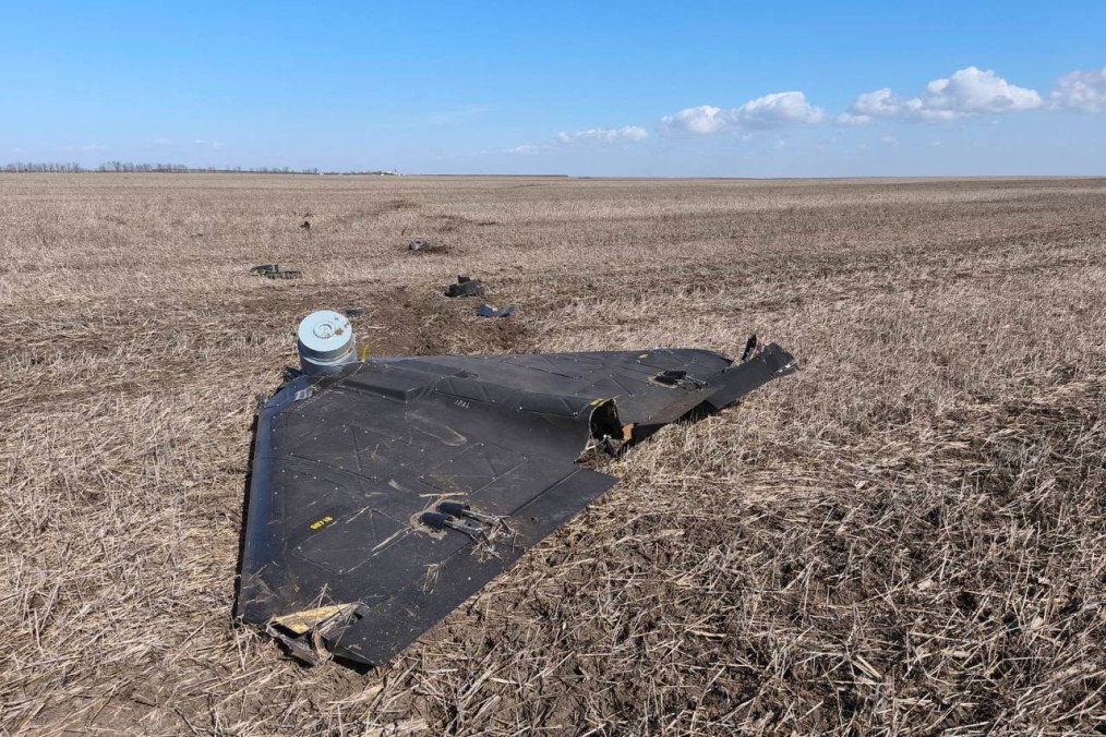 Wreckage of a drone discovered in a field near the village of Tudora in southern Moldova, about 500 meters from the Ukrainian border, on March 17, 2026. (Source: NewsMaker)