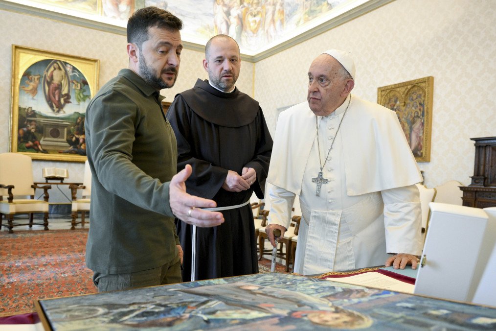 Zelenskyy Meets Pope in Vatican, Gifts Him a Painting of Bucha Massacre