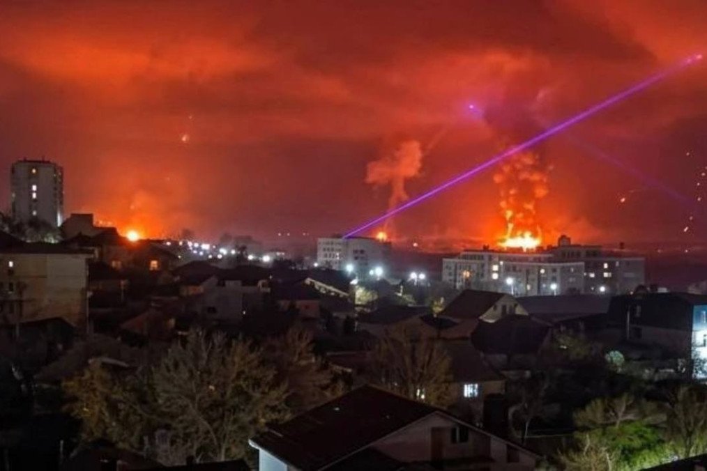 Fire at the Sheskharis oil terminal in Novorossiysk, Krasnodar region, following a drone strike on April 6, 2026. (Source: Astra)
