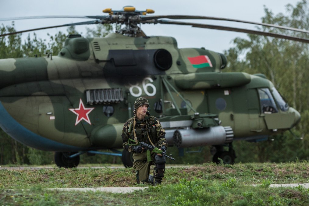 Belarus Opposition Claims Lukashenko May Be Preparing to Enter Russia’s War Against Ukraine A Belarusian soldier guards a helicopter at the Asipovichy military training ground during the Zapad 2017 military exercises on September 18, 2017 in in Asipovichy, Belarus. (Source: Getty Images)