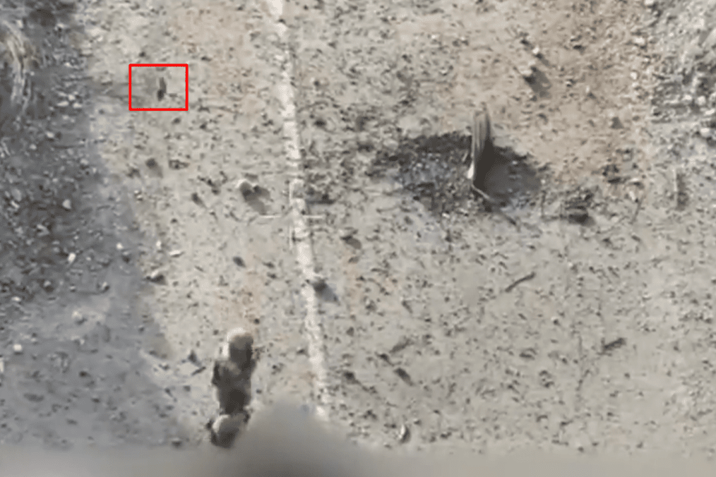 Soldado ruso momentos antes de que su propio operador de drones lo mate por intentar rendirse, 20 de octubre de 2025. (Fuente: Comando Operacional Sur)