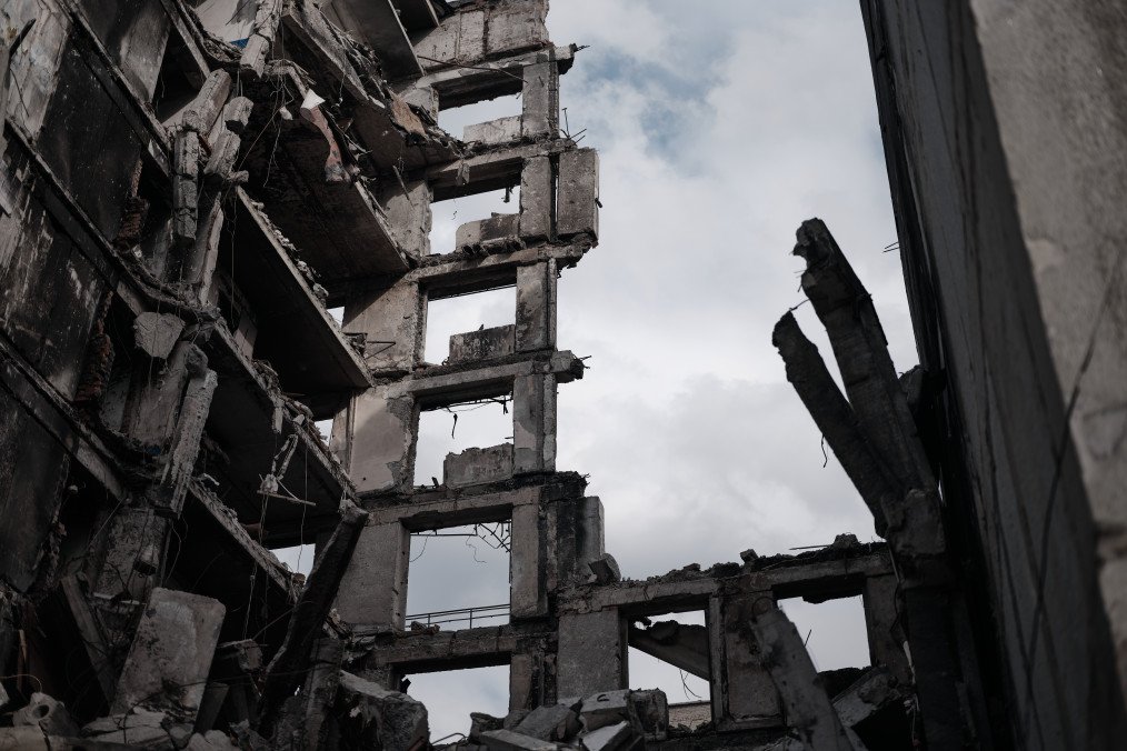 Toretsk in Donetsk Region Left in Ruins as Russian Forces Advance into Destroyed Territories