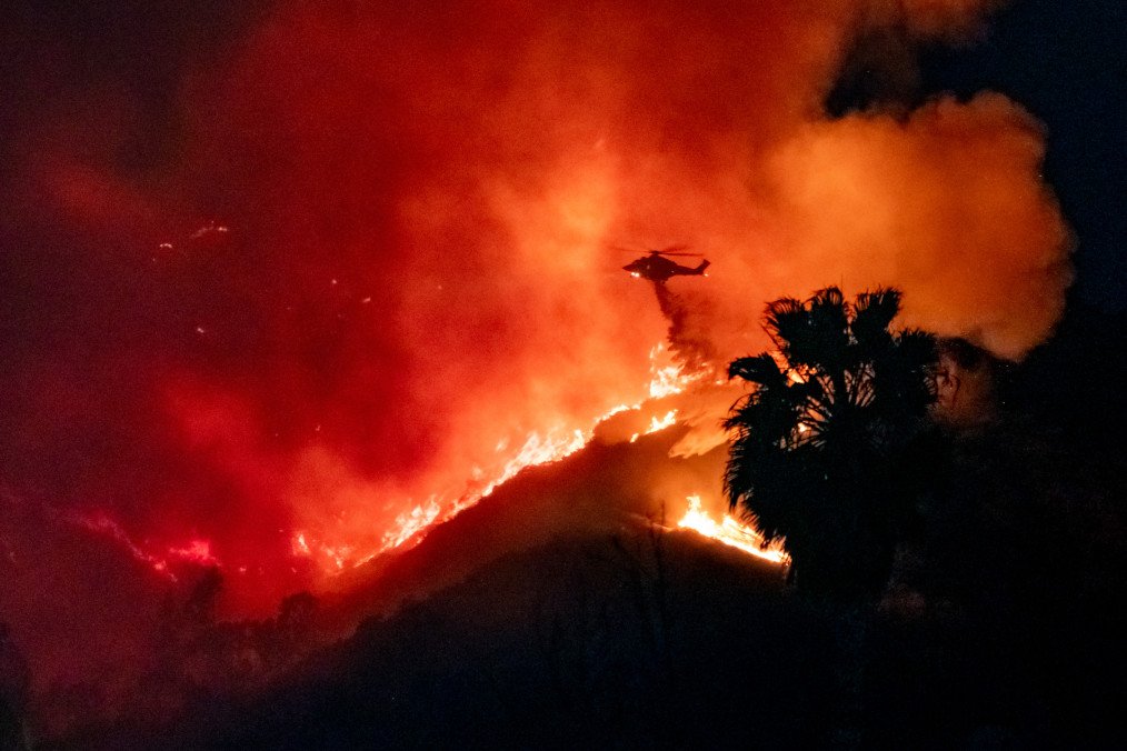 Zelenskyy Expresses Solidarity With Americans Amid Devastating California Wildfires