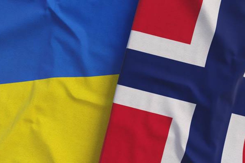 The flags of Ukraine and Norway are shown side by side. (Source: norway.no)