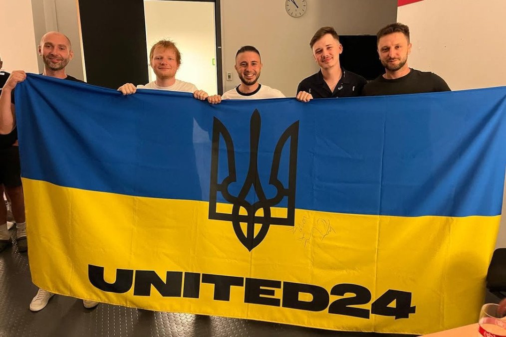 Ed Sheeran and members of Antytila pose with a UNITED24 Ukrainian flag, showing their support for Ukraine following their collaboration. (Source: Antytila/Instagram)