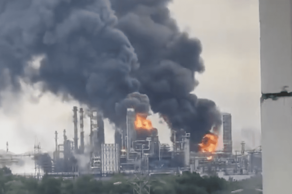 Russia Claims Ukraine Sent Nearly 1,000 Drones at One Moscow Oil Refinery Moscow and the surrounding Moscow region came under a large-scale drone attack on June 18, 2026. (Source: Exilenova+)