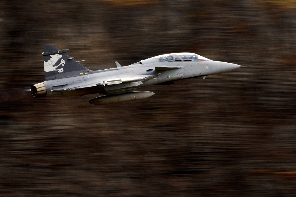 A Swedish Saab Gripen F fighter performs during a flight demonstration of the Swiss Air Force over Axalp in the Bernese Oberland, on October 11, 2012. (Source: Getty Images)