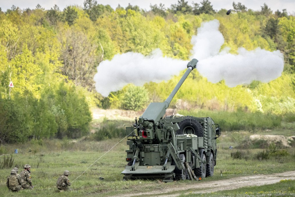 Ukraine Produces Up to 20 Self-Propelled Bohdana Howitzers Per Month