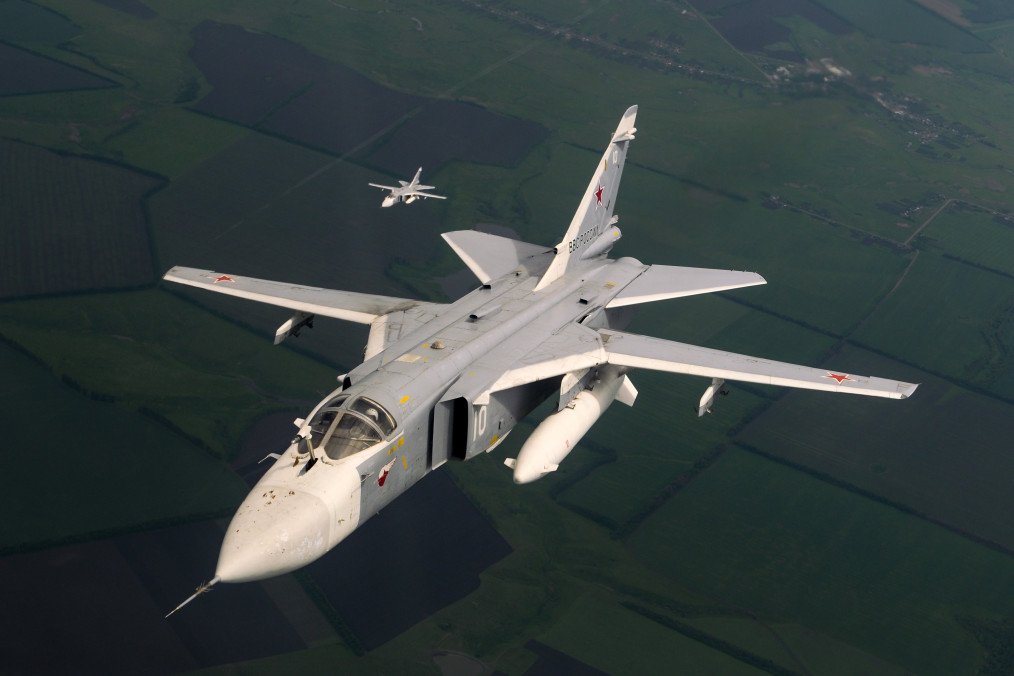 Russian Su-24M “Fencer” supersonic all-weather attack aircraft in flight. Illustrative photo. (Source: Getty Images)