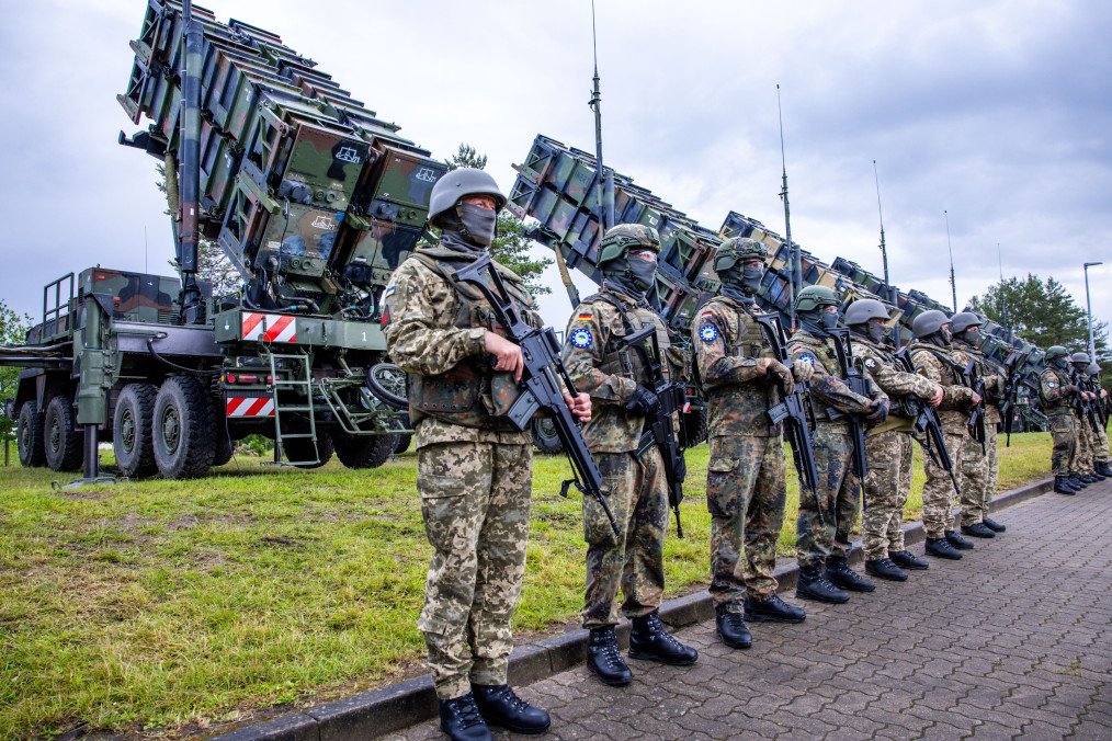 NATO Rushes Patriot Missiles to Ukraine as Russian Airstrikes Intensify la otan misiles rusia noticias ucrania noticias