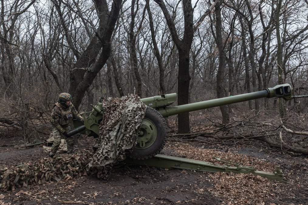 Ukraine’s Precision Strikes Cut Russia’s Artillery Ammo Use in Half, Says Commander-in-Chief