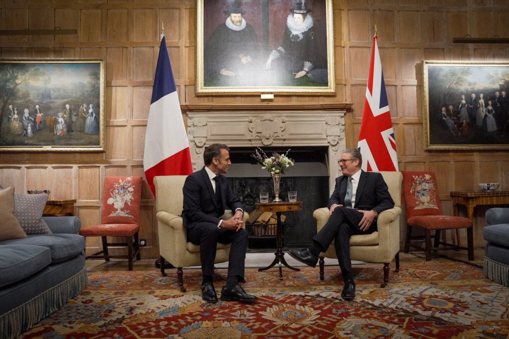 Macron and Starmer Discuss Long-Term Security Guarantees for Ukraine