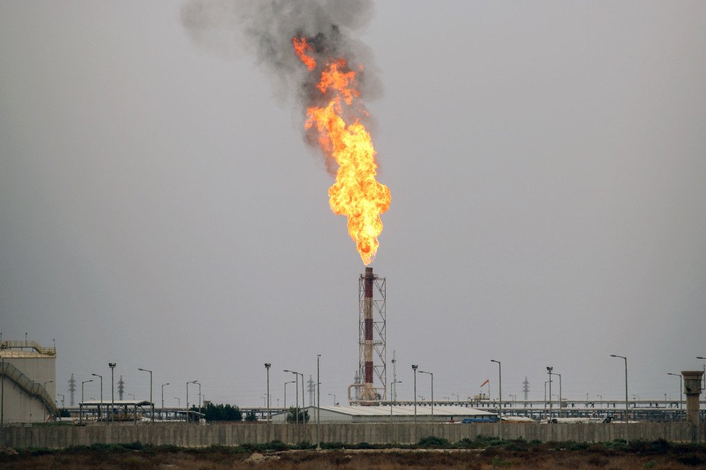 Iraq Takes Over Lukoil-Run Oilfield to Avoid Disruption from US Sanctions