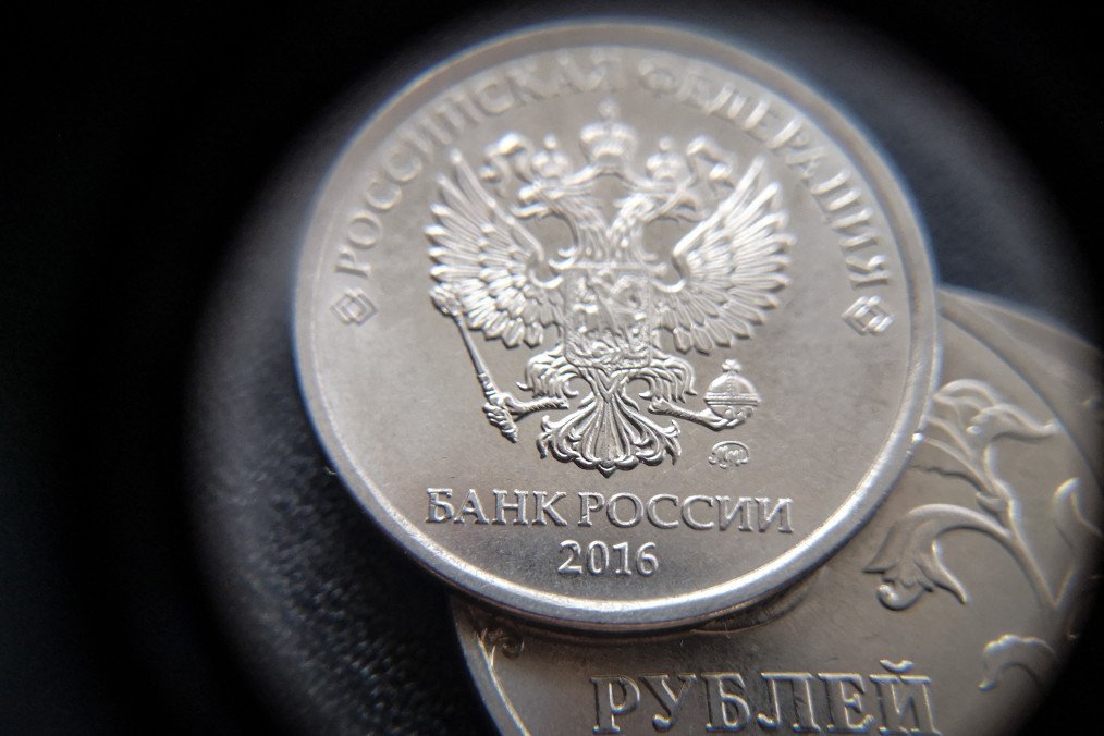 EU Slaps Russia With 17th Sanctions Package, Citing Human Rights and Oil Smuggling EU Slaps Russia With 17th Sanctions Package, Citing Human Rights and Oil Smuggling