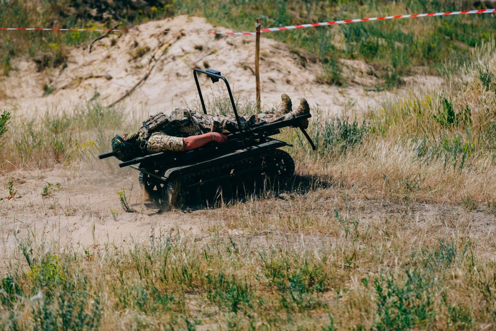 A TerMIT ground evacuation drone is demonstrated during a simulated battlefield medevac exercise in the Kyiv region. Illustrative photo. (Source: Getty Images)