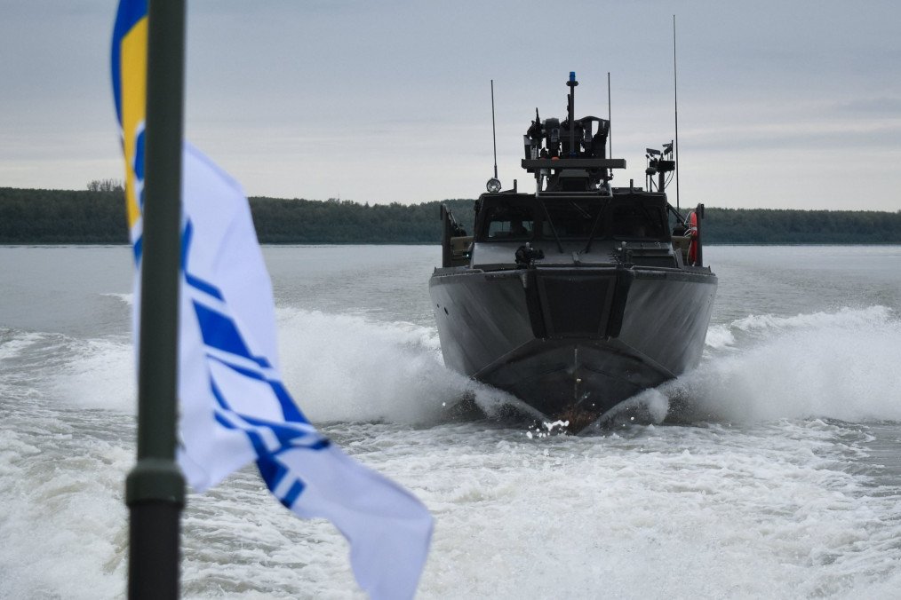 A Ukrainian Navy CB90 assault boat maneuvers at high speed during trials on open water. (Source: Ukrainian Navy) A Ukrainian Navy CB90 assault boat maneuvers at high speed during trials on open water. (Source: Ukrainian Navy)