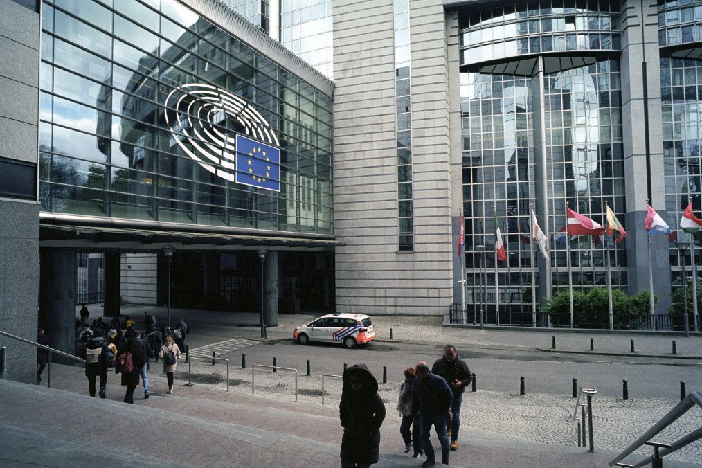 EU Parliament Urges Blacklisting Russia for Money Laundering and Terrorism Financing