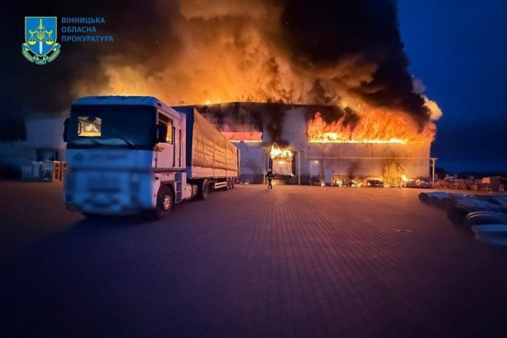 Russian Drones Deliberately Strike Polish Barlinek Factory in Vinnytsia, Sikorski Says