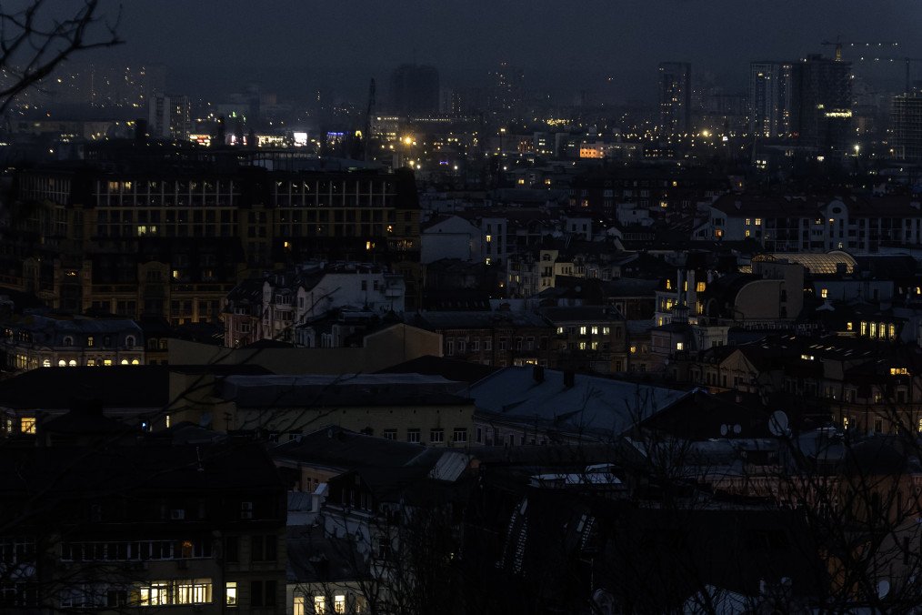 A panoramic view of Kyiv's right bank shows buildings and streets without lights during massive power outages caused by recent Russian attacks on Ukraine's energy infrastructure in Kyiv, Ukraine, on November 10, 2025. (Photo: Getty Images)