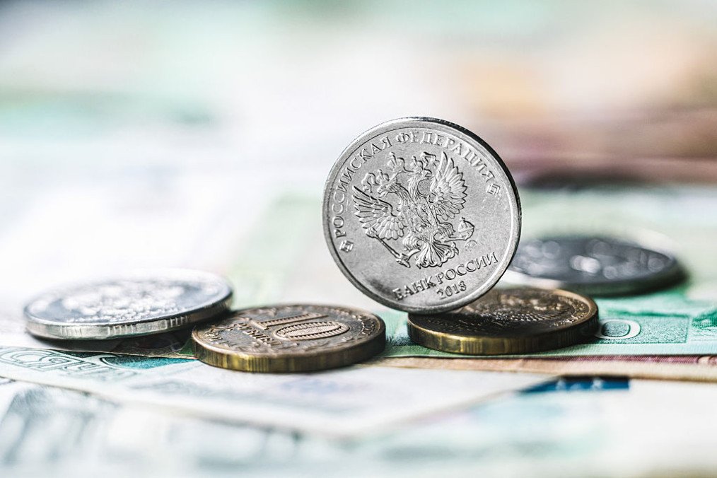 Russian roubles, the official currency of the Russian Federation, lie on a table. (Source: Getty Images)
