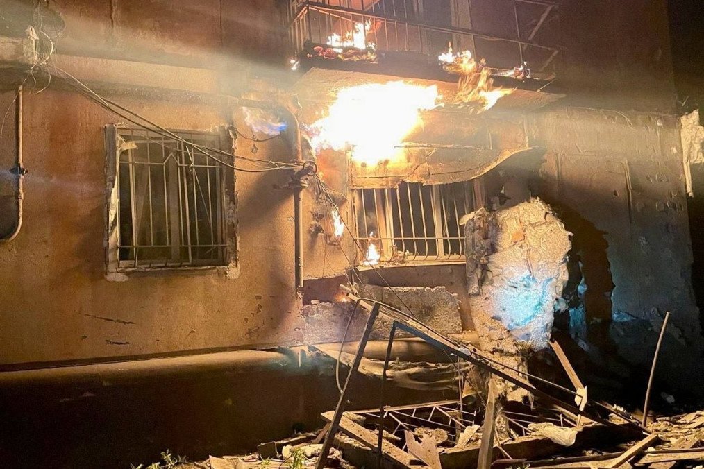 Aftermath of a Russian airstrike on a residential building in Dnipro, May 7, 2026. (Source: Dnipropetrovsk regional prosecutors’ office)