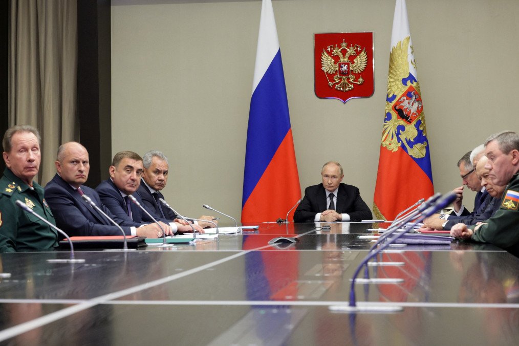 Putin Orders Russian Defense Ministry to "Drive Out Enemy" from Kursk Region