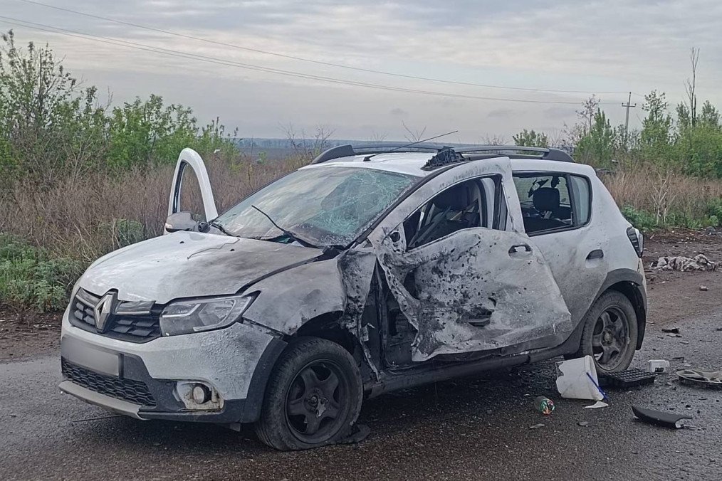 Russian FPV Drone Targets Civilian Car in Kharkiv Region, Injuring Three Women Russian FPV Drone Targets Civilian Car in Kharkiv Region, Injuring Three Women