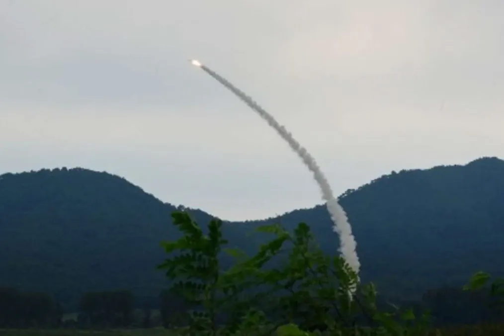 Con el respaldo de Rusia, Corea del Norte presenta misiles para derribar drones y aviones F-35 estadounidenses cazas rusia corea del norte misiles ucrania guerra drones noticias con imágenes guerra mundial estados unidos