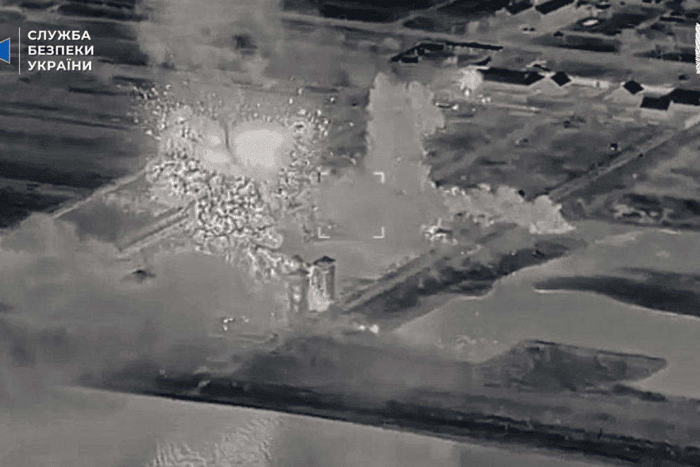 Thermal footage captures the Security Service of Ukraine (SBU) strike on a Russian FSB headquarters and a Pantsir-S1 system. (Source: Ukrainian President Volodymyr Zelenskyy)