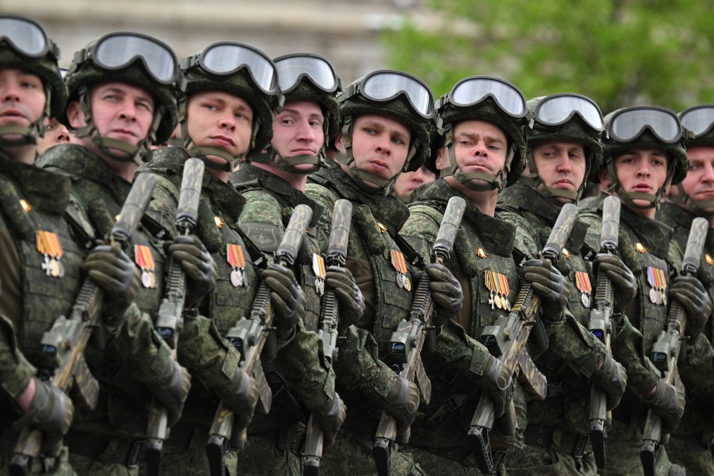 Russian servicemen march on Red Square during the Victory Day military parade in Moscow on May 9, 2026. Illustrative photo. (Source: Getty Images)