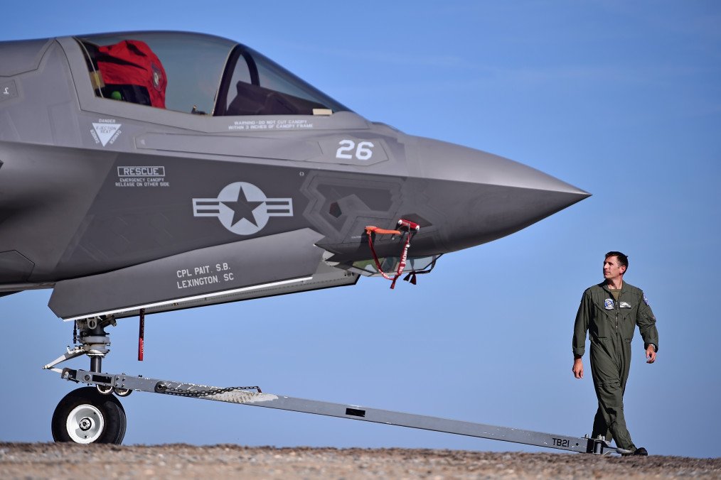 UK to Deploy Military Instructors and Engineers to Ukraine Within a Week of Ceasefire, The Telegraph Reports