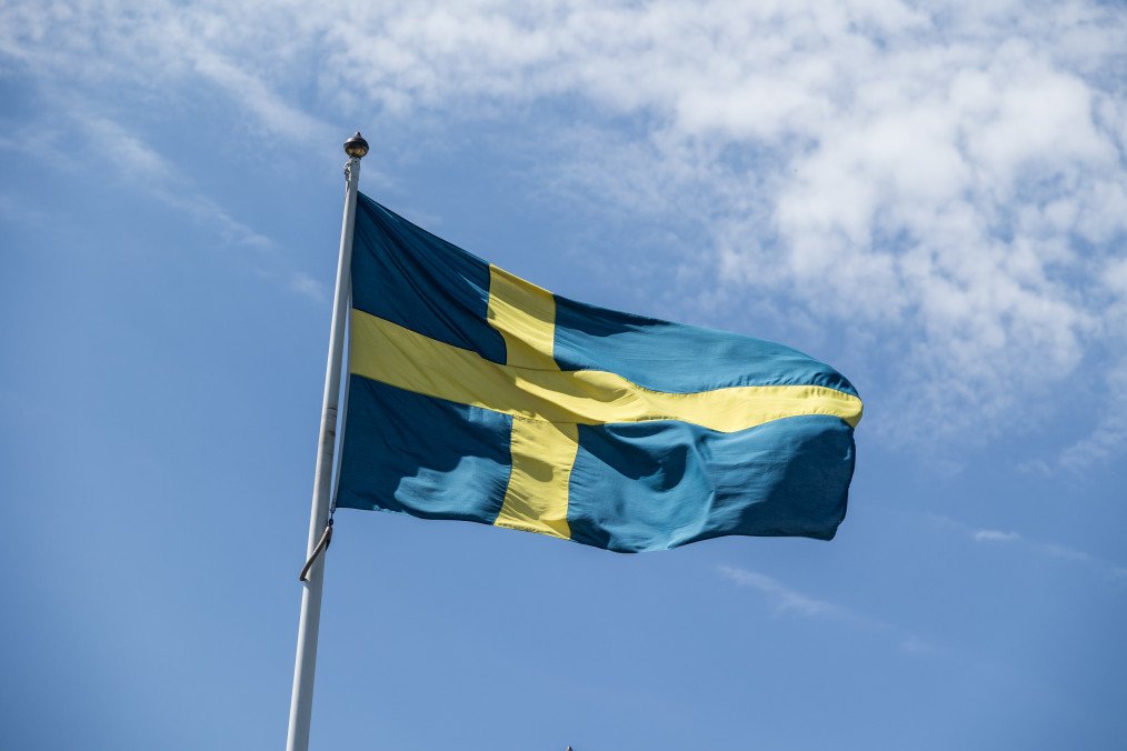 Sweden Ships 31 Tons of Power Hardware to 3 Ukrainian Regions A Swedish flag. (Source: Getty Images)