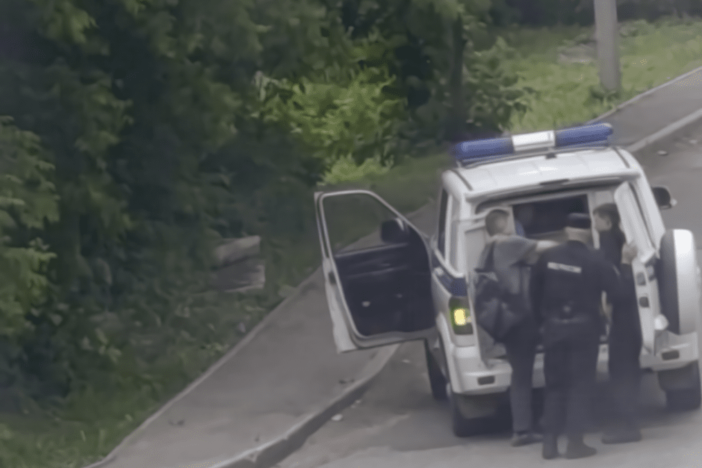 Police officers detain a man during reported mobilization checks in Russia’s Penza region. Photo: open source. Police officers detain a man during reported mobilization checks in Russia’s Penza region. Photo: open source.