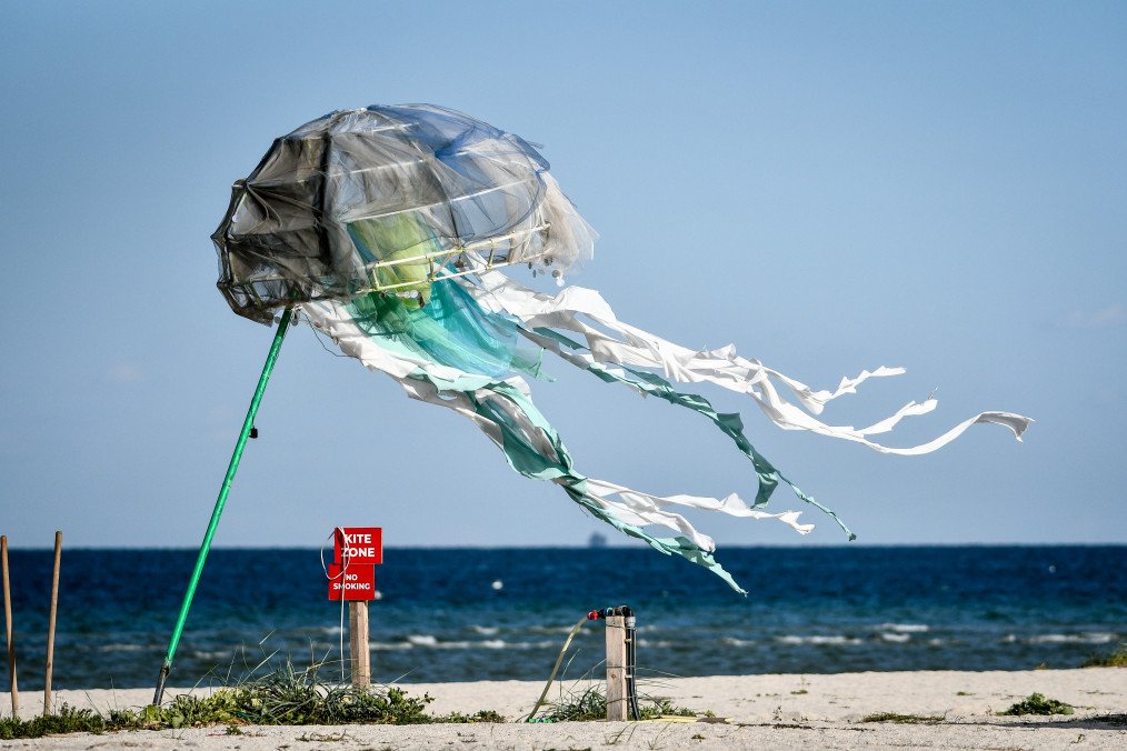A jellyfish-like creation flutters in the wind at the Arabat Spit that separates Syvash lagoons from the Sea of Azov. (Source: Getty Images)