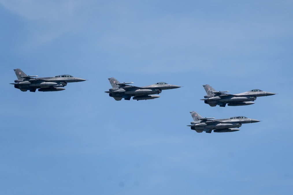 Polish Air Force F-16 Fighting Falcon fighter jets fly in formation over the city during the Polish Armed Forces Day military parade in Warsaw, Poland, on 15 August 2026. (