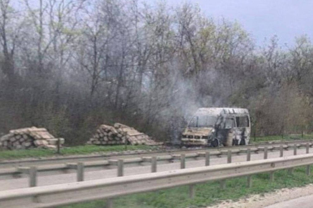 Russian Strike on Service Vehicle Between Kramatorsk and Sloviansk A work vehicle used by teams installing anti-drone nets between Kramatorsk and Sloviansk. (Source: Telegram/Stanislav Osman)