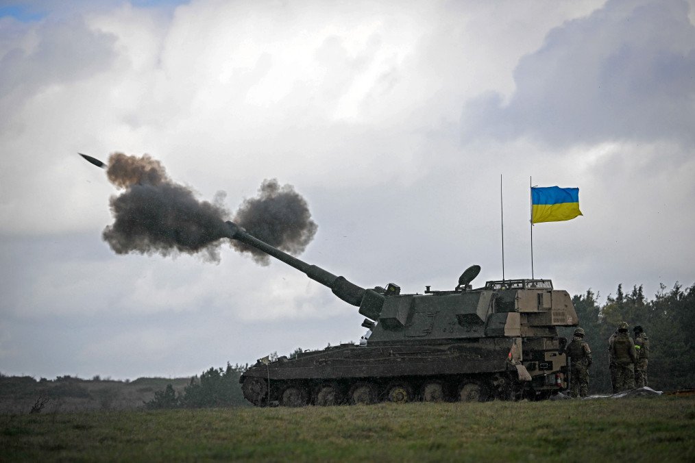 UK to Deliver AS90 Artillery Howitzers to Ukraine, Exceeding Initial Pledge