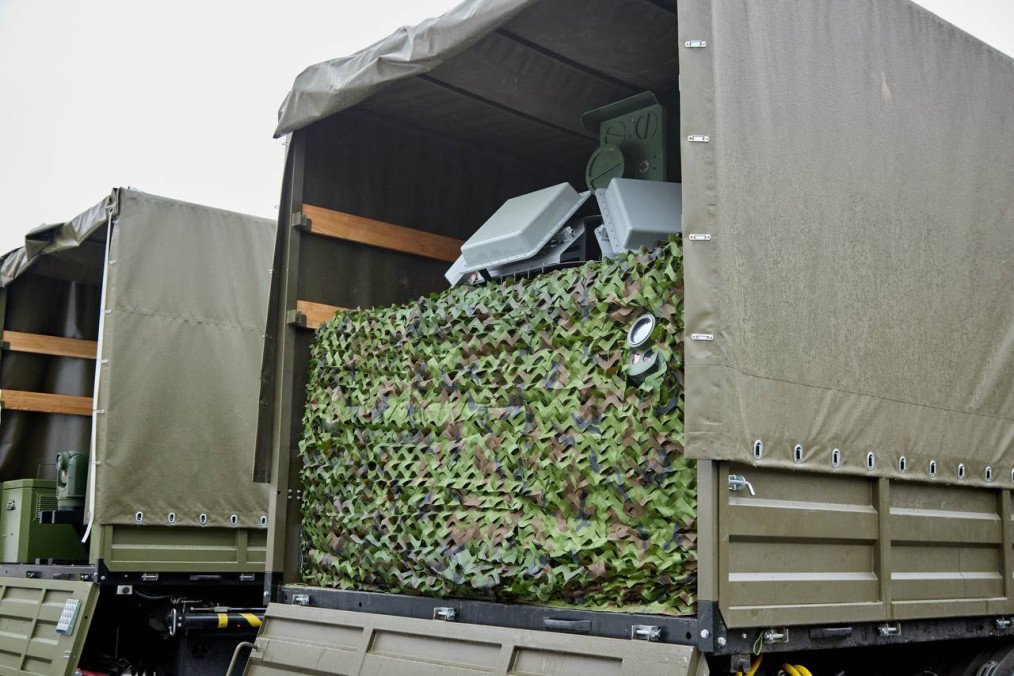 Russia’s new anti-drone laser system, partially concealed under camouflage netting, mounted on a KamAZ military truck during a closed presentation. (Source: Defense Express)