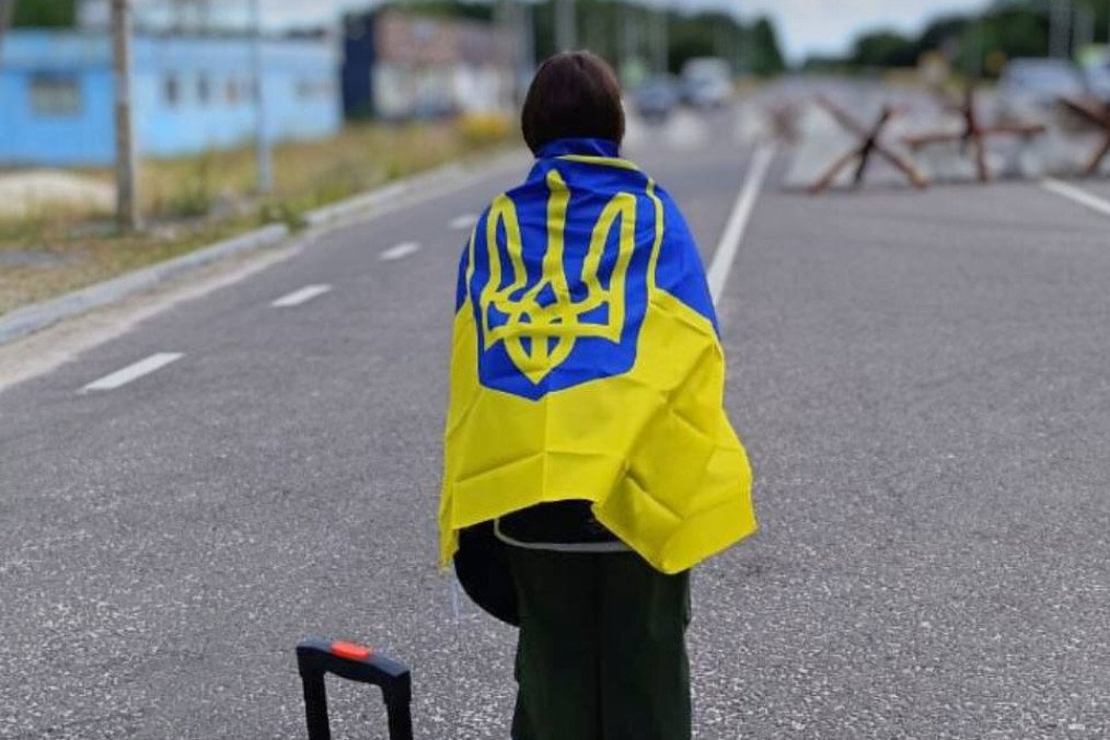 Ukraine Rescues Teen From Occupied Territories After Russian Threat Over Online Ukrainian Schooling