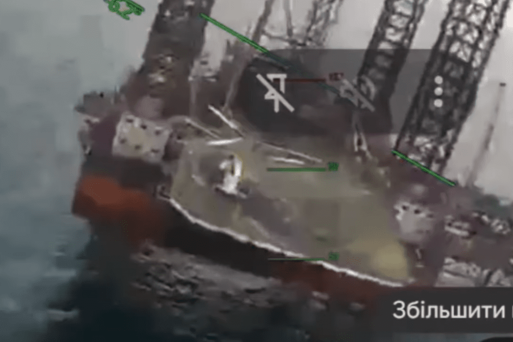 Russian Ka-27 helicopter lands on a platform, moments before being hit by a Ukrainian drone, Spring 2026. (Source: Ukrainian Navy)