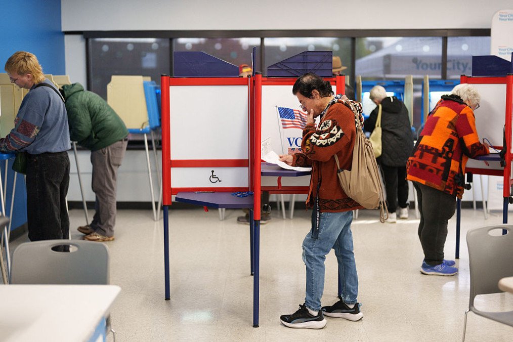 People fill their ballots during the first day of early voting for the midterm elections in Minneapolis, Minnesota, on October 16, 2026. (Source: Getty Images)