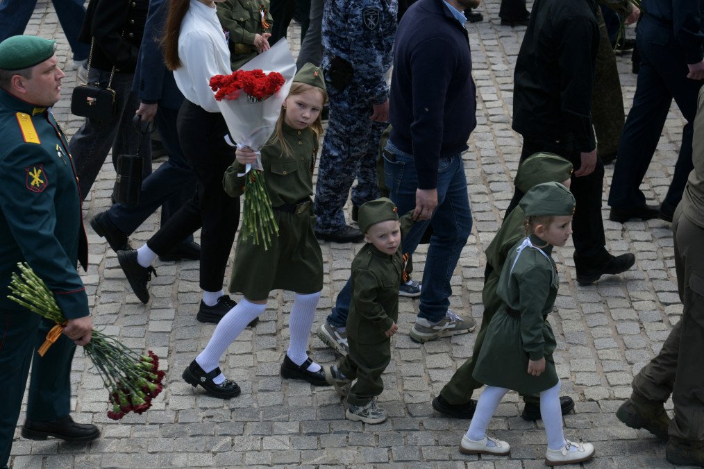 Children wearing Soviet-era uniforms at the Savur-Mohyla memorial in the Donetsk region, Russian-controlled Ukraine on May 8, 2026. Illustrative photo. (Source: Getty Images)