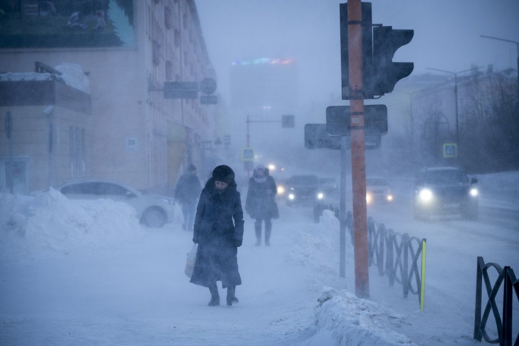 Russia to Deport Ukrainians to Siberia Under Disguised “Development Program” A view of daily life in Norilsk, where the winter season lasts 11 months and the temperature drops to minus 60 degrees, in Russia on March 21, 2025. Illustrative photo. (Source: Getty Images)