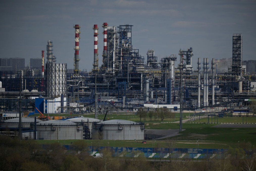 A view shows the Russian oil producer Gazprom Neft’s Moscow oil refinery on the south-eastern outskirts of Moscow. (Source: Getty Images) A view shows the Russian oil producer Gazprom Neft’s Moscow oil refinery on the south-eastern outskirts of Moscow. (Source: Getty Images)