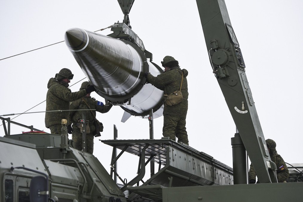 Russian soldiers prepare a combat launch of the Iskander-M in the Kapustin Yar proving ground. Russian soldiers prepare a combat launch of the Iskander-M in the Kapustin Yar proving ground.
