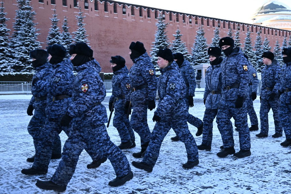 Putin Expands $3,800 Sign-Up Bonus to National Guard Enlisting to Fight in Ukraine