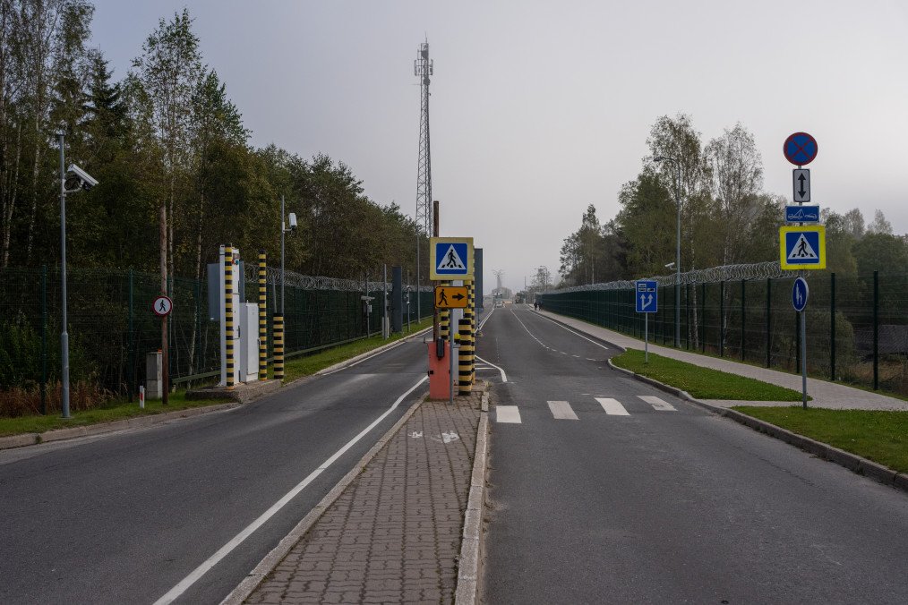 A road leads from Estonia into Russia at the Luhamaa border crossing on October 3, 2025 in Luhamaa, Estonia. (Source: Getty Images)
